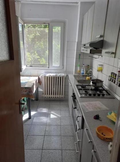 Apartament cu 3 camere semidecomandat, mobilat în Brâncoveanu