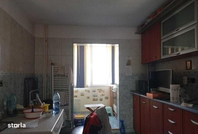 Apartament cu 3 camere decomandat în Ștefan cel Mare