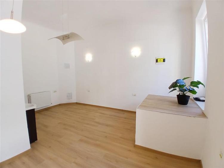 Spațiu comercial, de 25 mp, în Central