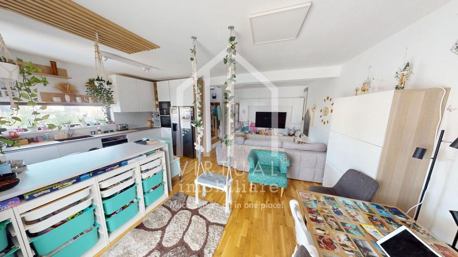 Duplex cu 5 camere cu Canalizare în Cristian