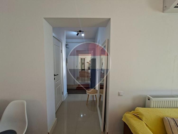 Apartament cu 3 camere decomandat, mobilat în Săsar