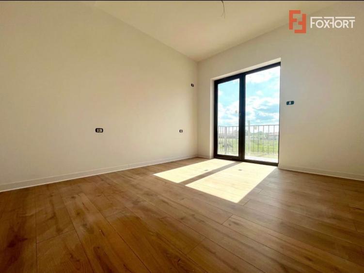 Duplex cu 5 camere cu Canalizare în Moșnița Nouă