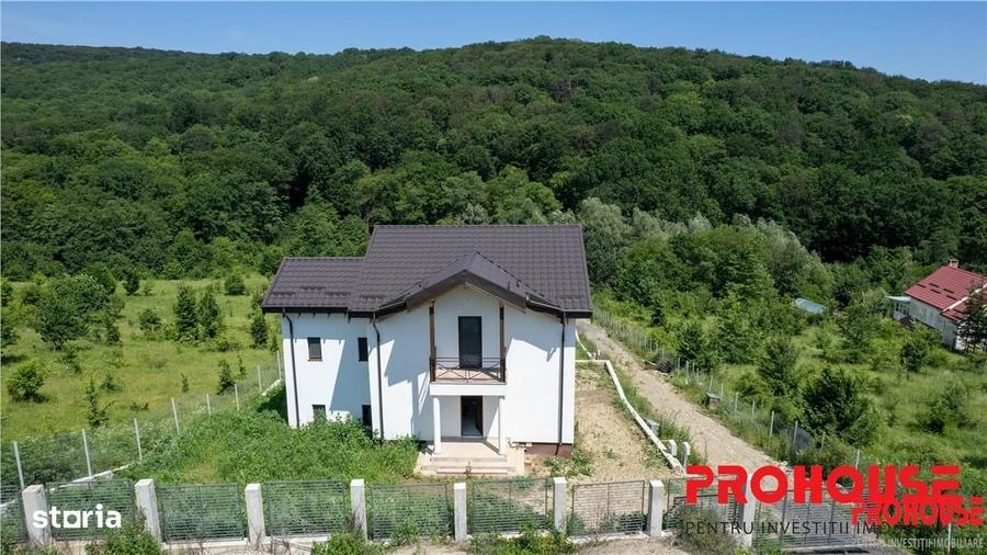 Casă cu 4 camere în Luncani