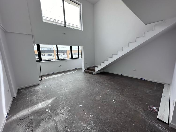 Penthouse cu 3 camere decomandat în Apărătorii Patriei