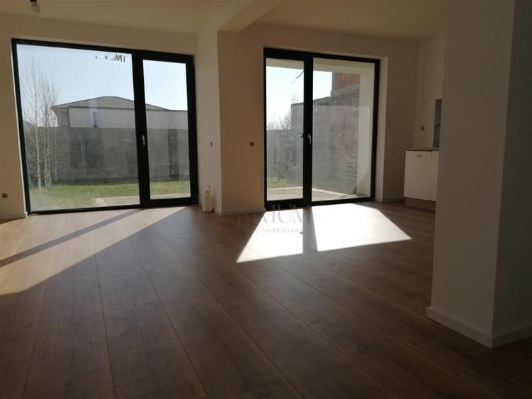 Duplex cu 4 camere cu Teren 280 Mp în Moșnița Nouă