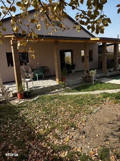 Casă cu 5 camere cu Teren 332 Mp în Central