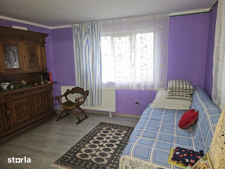 Casă cu 5 camere cu Teren 741 Mp în Dobra