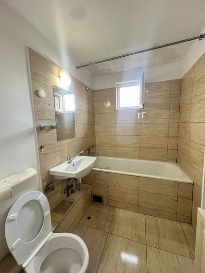Apartament cu 3 camere decomandat, mobilat în Între Lacuri