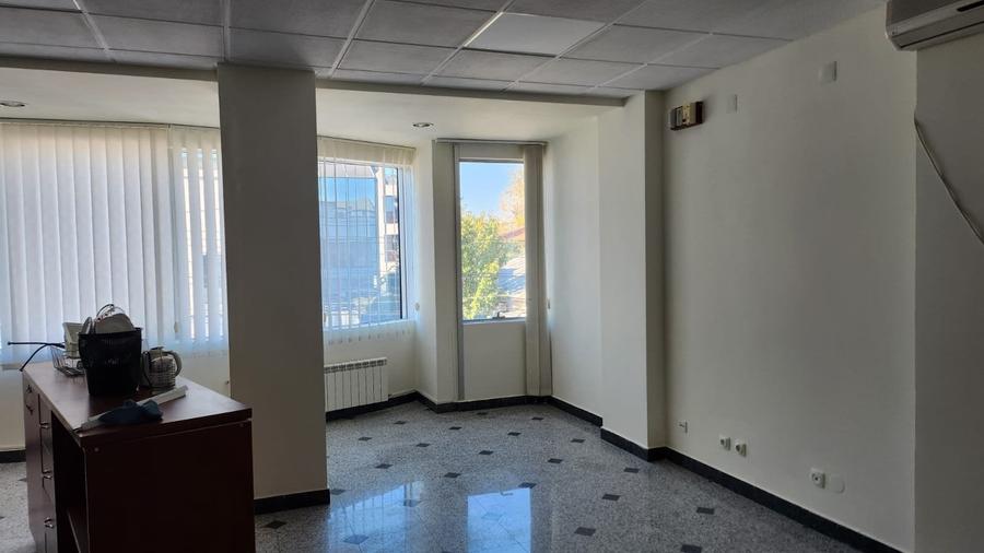 Birou, de 1,157 mp, în Dămăroaia