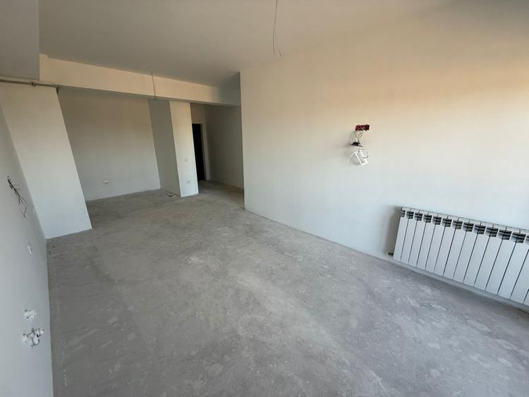Apartament cu 2 camere decomandat în E3