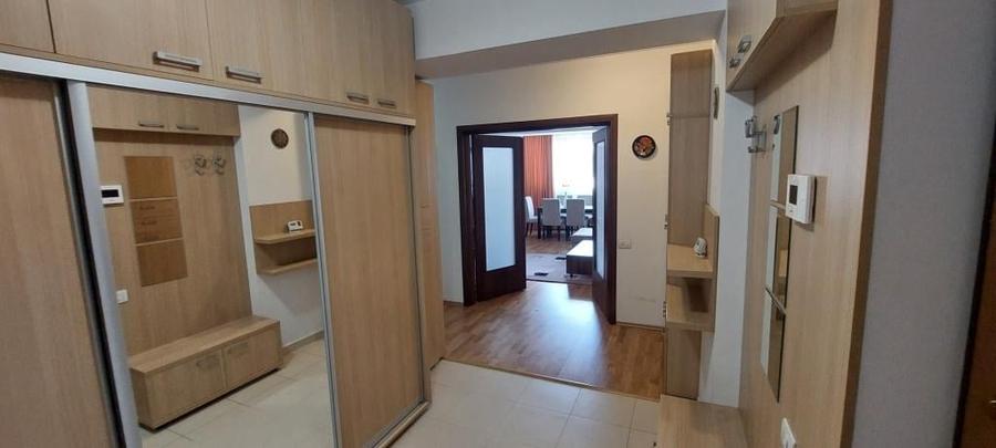 Apartament cu 3 camere decomandat, mobilat în Băneasa