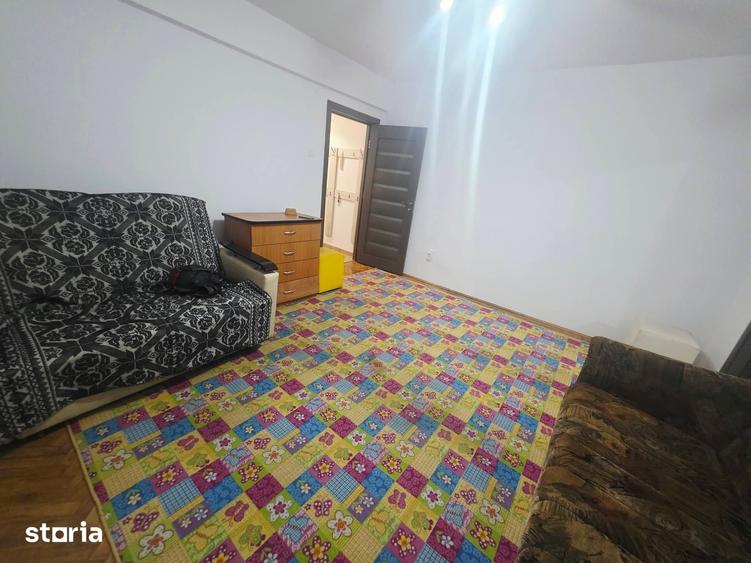 Apartament cu 2 camere semidecomandat în Tractorul