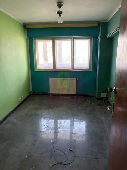 Apartament cu 4 camere decomandat în Lujerului