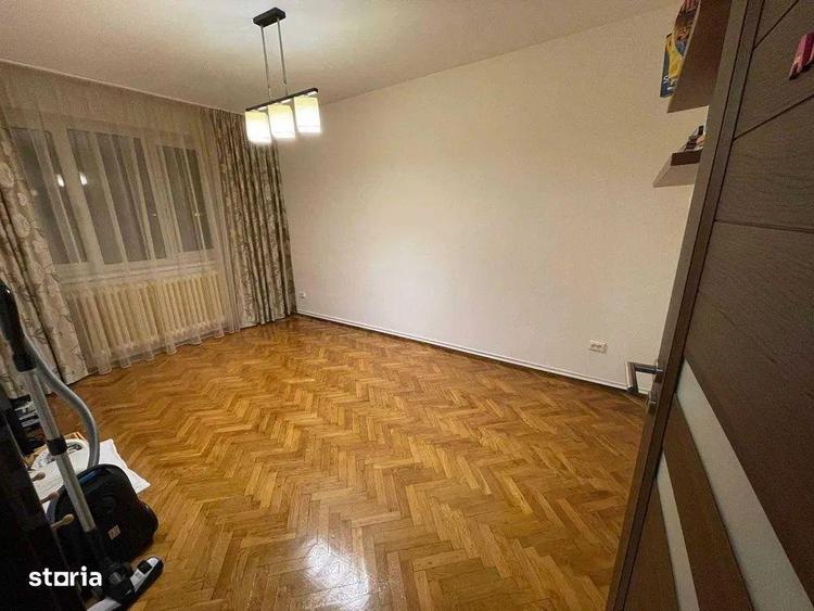Apartament cu 3 camere în Plopilor