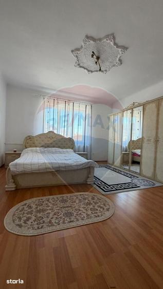 Casă cu 4 camere cu Teren 702 Mp în Axente Sever