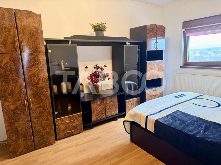 Apartament cu 2 camere semidecomandat, mobilat în Șelimbăr