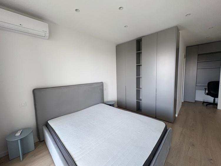 Apartament cu 3 camere semidecomandat în Sisești