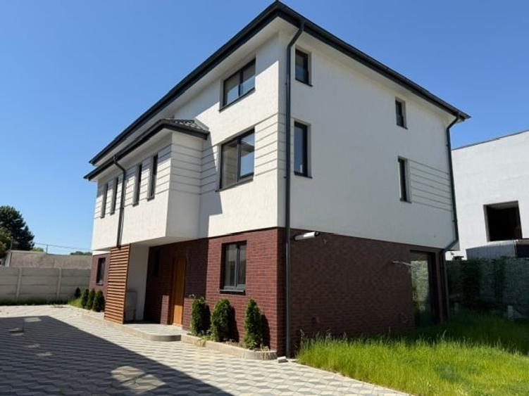 Duplex cu 4 camere cu Canalizare în Ferme