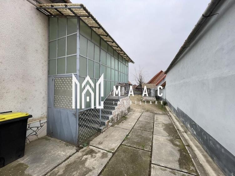 Casă individuală cu 8 camere cu Canalizare în Șeica Mare