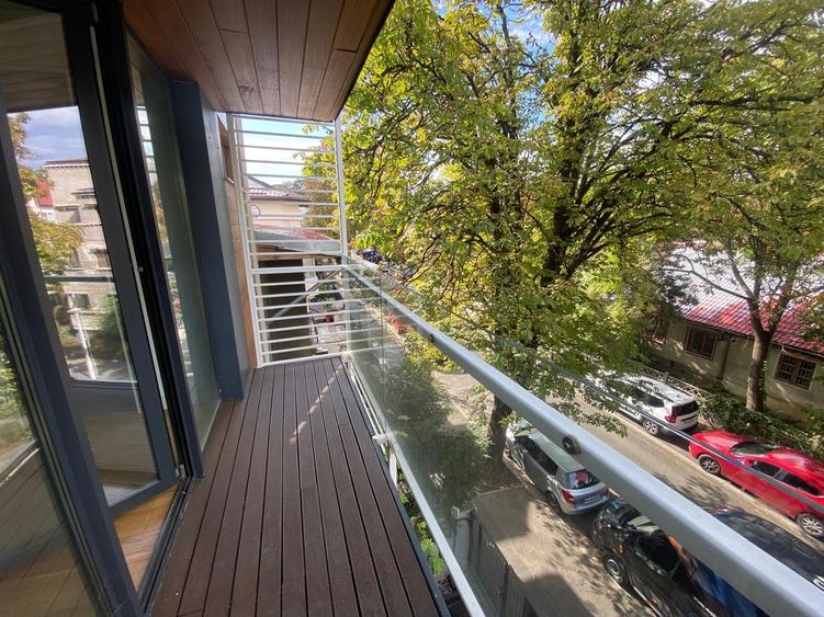 Apartament cu 3 camere semidecomandat în Cotroceni