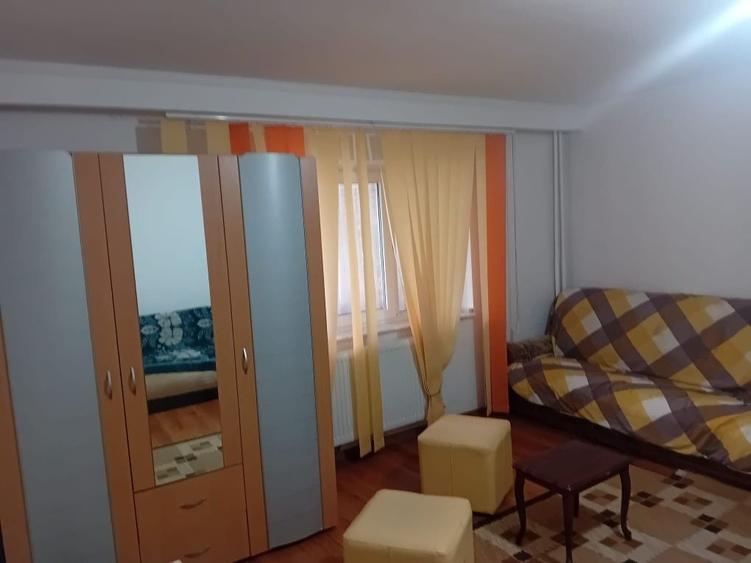 Garsonieră decomandată în Trivale