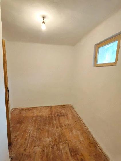 Casă cu Teren 2417 Mp în Ghirdoveni