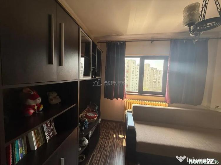 Apartament cu 3 camere decomandat în Tineretului