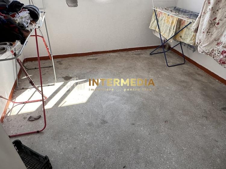Apartament cu 2 camere semidecomandat în Cetate