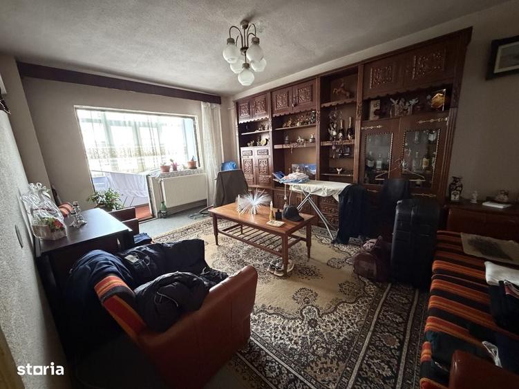 Apartament cu 4 camere decomandat în Central