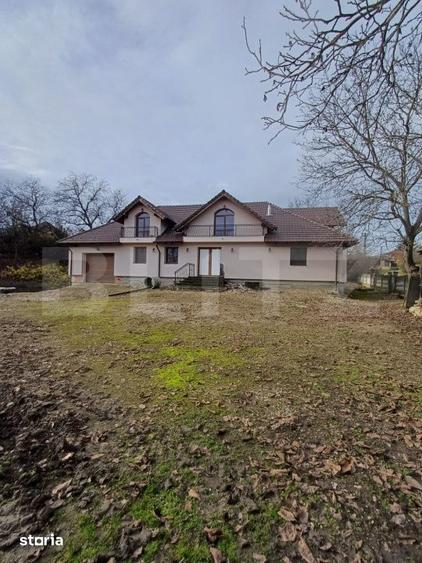Casă cu 5 camere cu Teren 1590 Mp în Luna