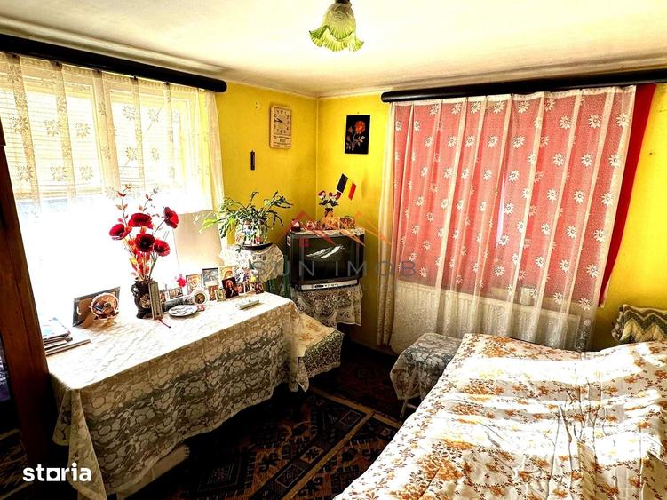 Casă cu 3 camere semidecomandat cu Teren 356 Mp în Central
