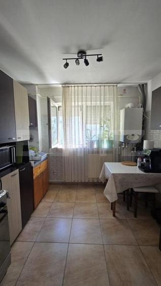 Apartament cu 2 camere semidecomandat, mobilat în Craiovița Nouă