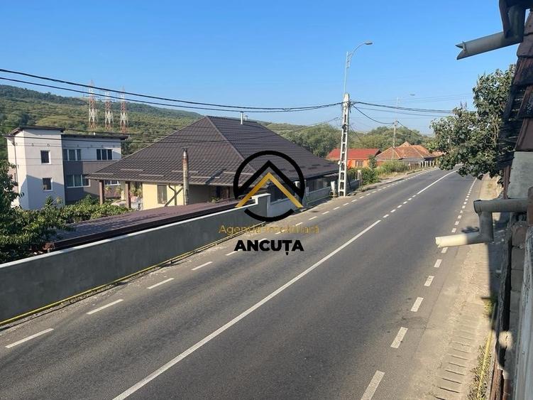 Casă cu 5 camere cu Canalizare în Baciu