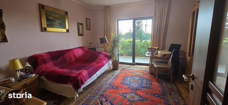Casă cu 6 camere cu Teren 422 Mp în Sud