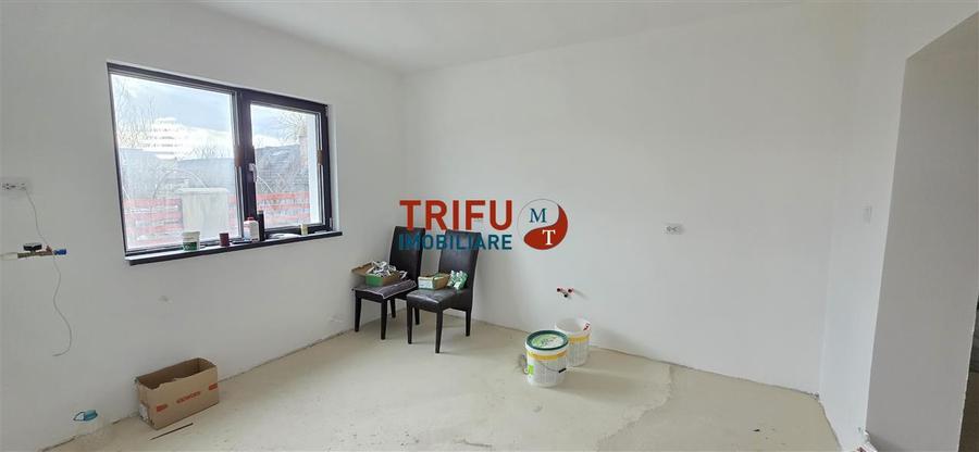 Duplex cu 5 camere cu Canalizare în Micești