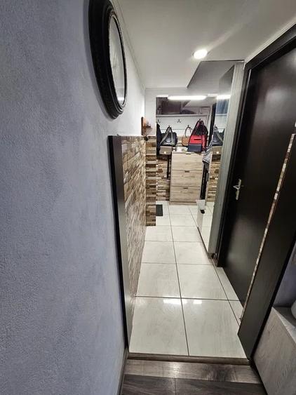 Apartament cu 3 camere semidecomandat, mobilat în Podu Roș