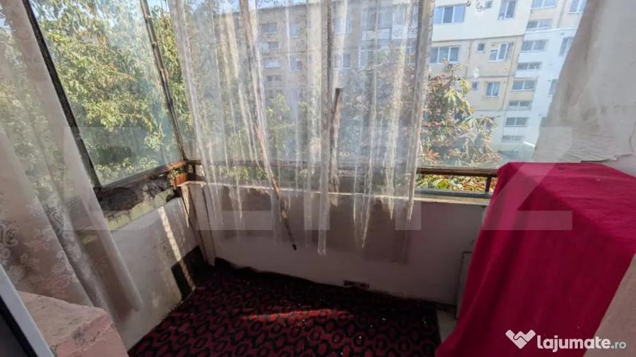 Apartament cu 2 camere semidecomandat în Micro 4
