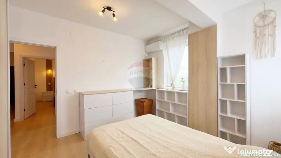 Apartament cu 3 camere semidecomandat în Colentina