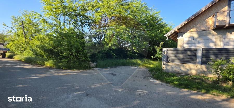 Teren de 9458 mp, în Cornești