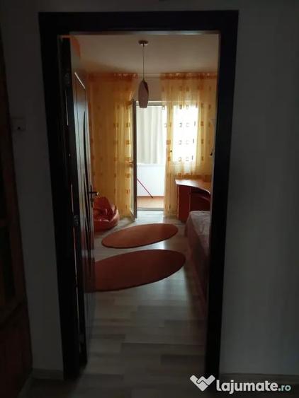 Apartament cu 3 camere decomandat în Ștefan cel Mare