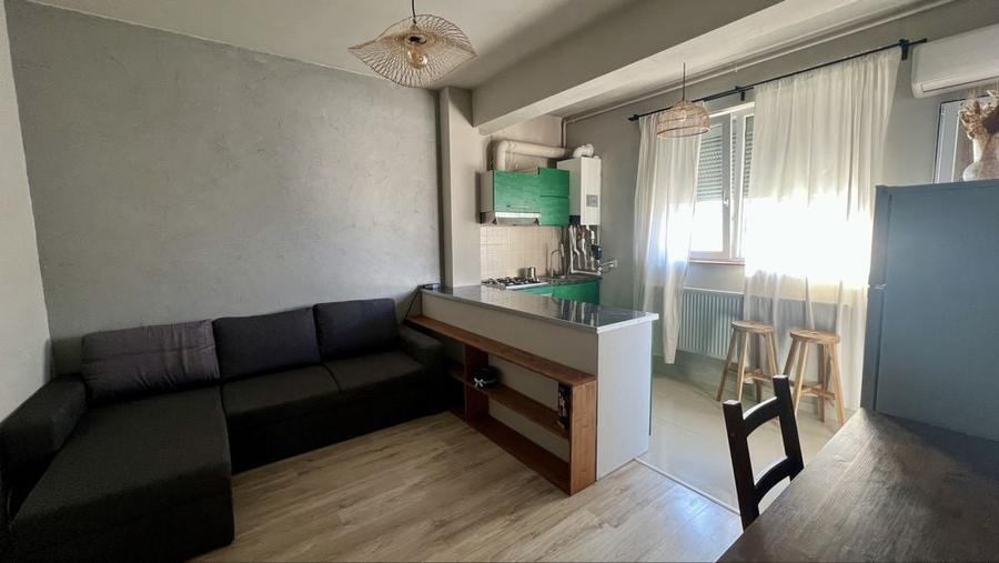 Apartament cu 2 camere semidecomandat în Roșu