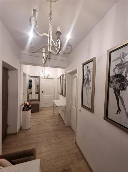 Apartament cu 3 camere decomandat, mobilat în Central