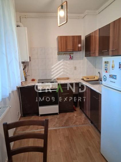 Apartament cu 2 camere semidecomandat, mobilat în Borhanci