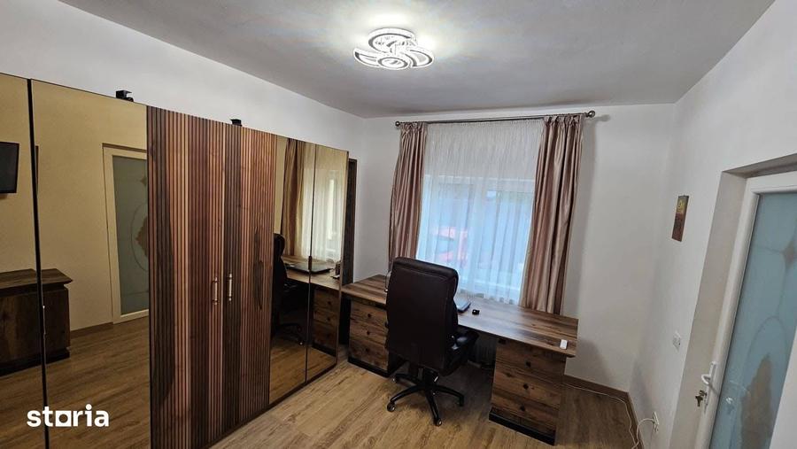 Casă cu 4 camere cu Teren 500 Mp în Central