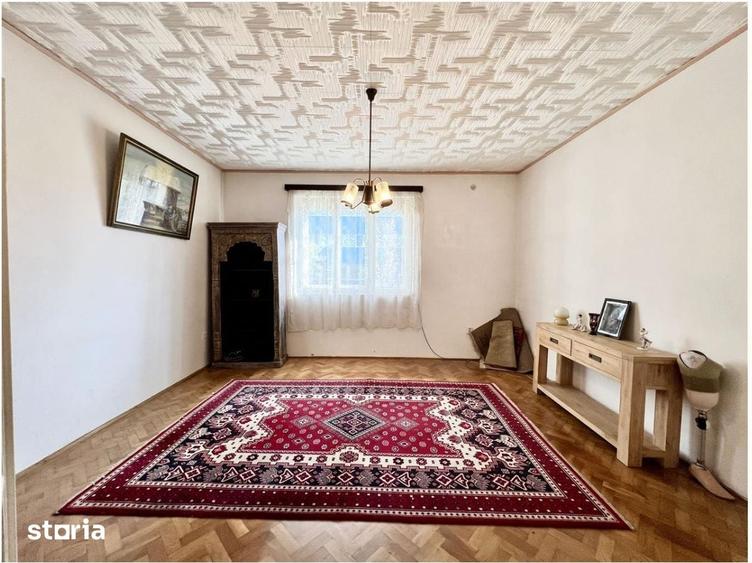Casă cu 5 camere cu Teren 1200 Mp în Central