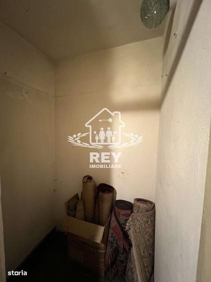 Apartament cu 4 camere decomandat în Tineretului