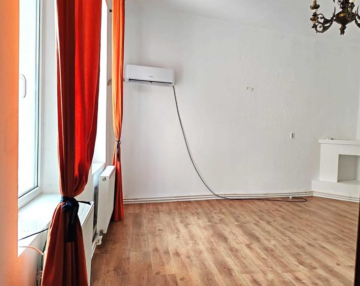 Casă cu 2 camere cu Teren 90 Mp în Foișorul de Foc