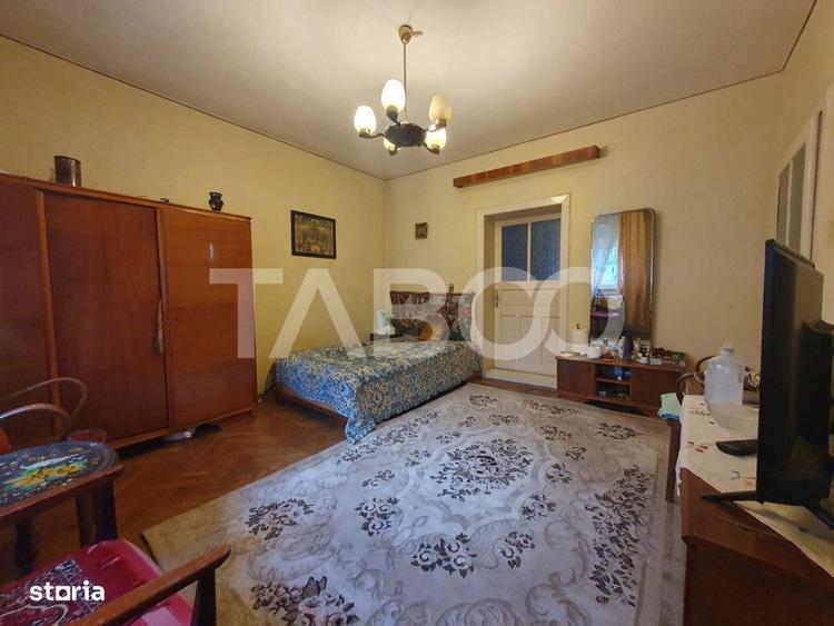 Casa 5 camere 374 mp utili + Anexa 75 mp in punctul 0 al Fagarasului - 1