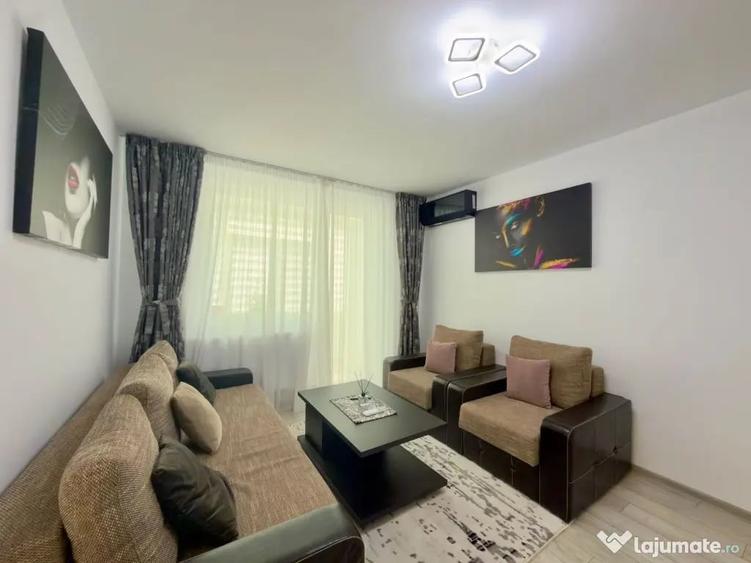 Apartament cu 3 camere semidecomandat în Central