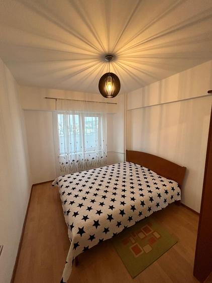 Apartament cu 3 camere decomandat în Moșilor